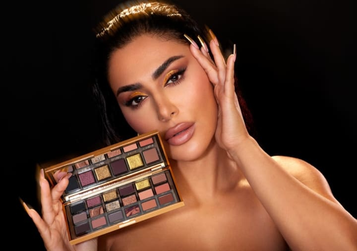 Model holding makeup kit to demonstrate her concealer 