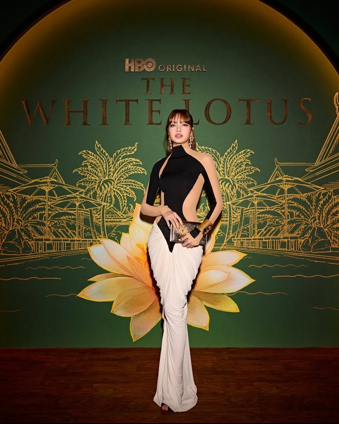 Lisa completed her ensemble with black Schiaparelli Bijoux mules and Schiaparelli statement jewelry