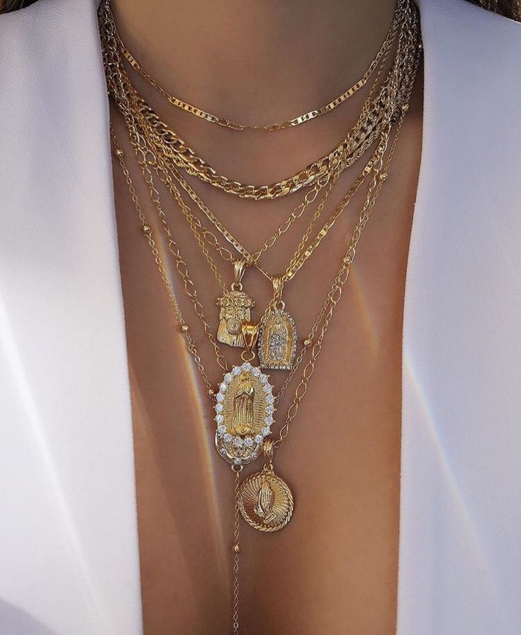 Christmas Jewelry Trends: Layered & Mixed Metal Chains