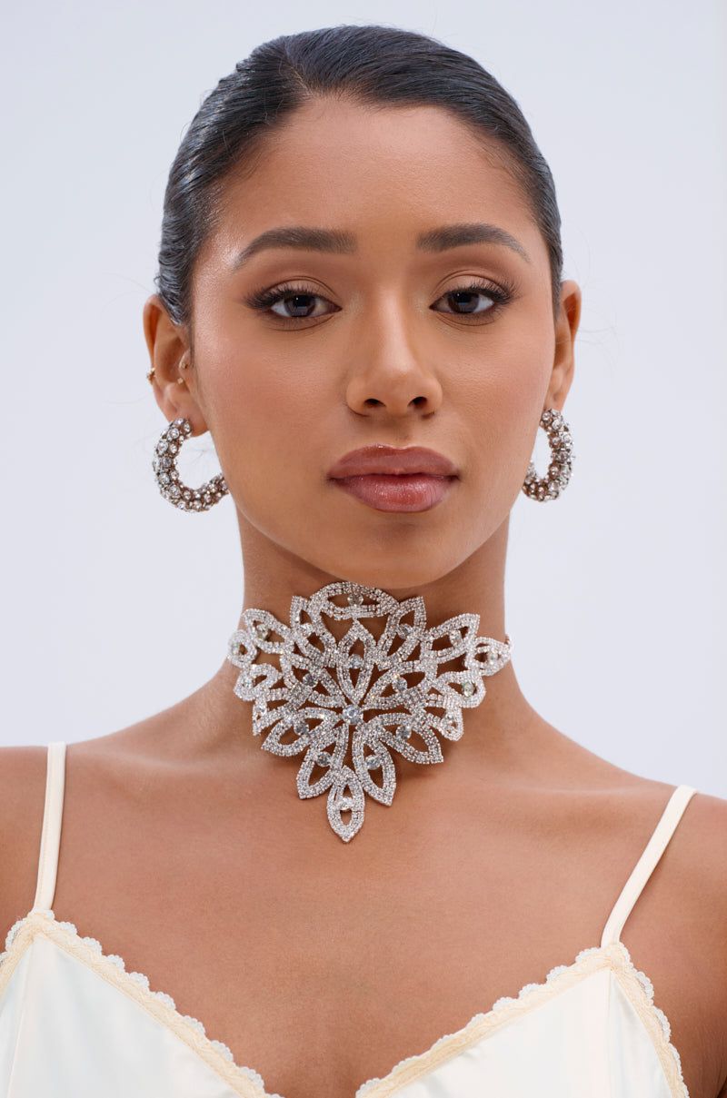 Christmas Jewelry Trends: Bold Sparkle– Statement Crystals and Rhinestones.