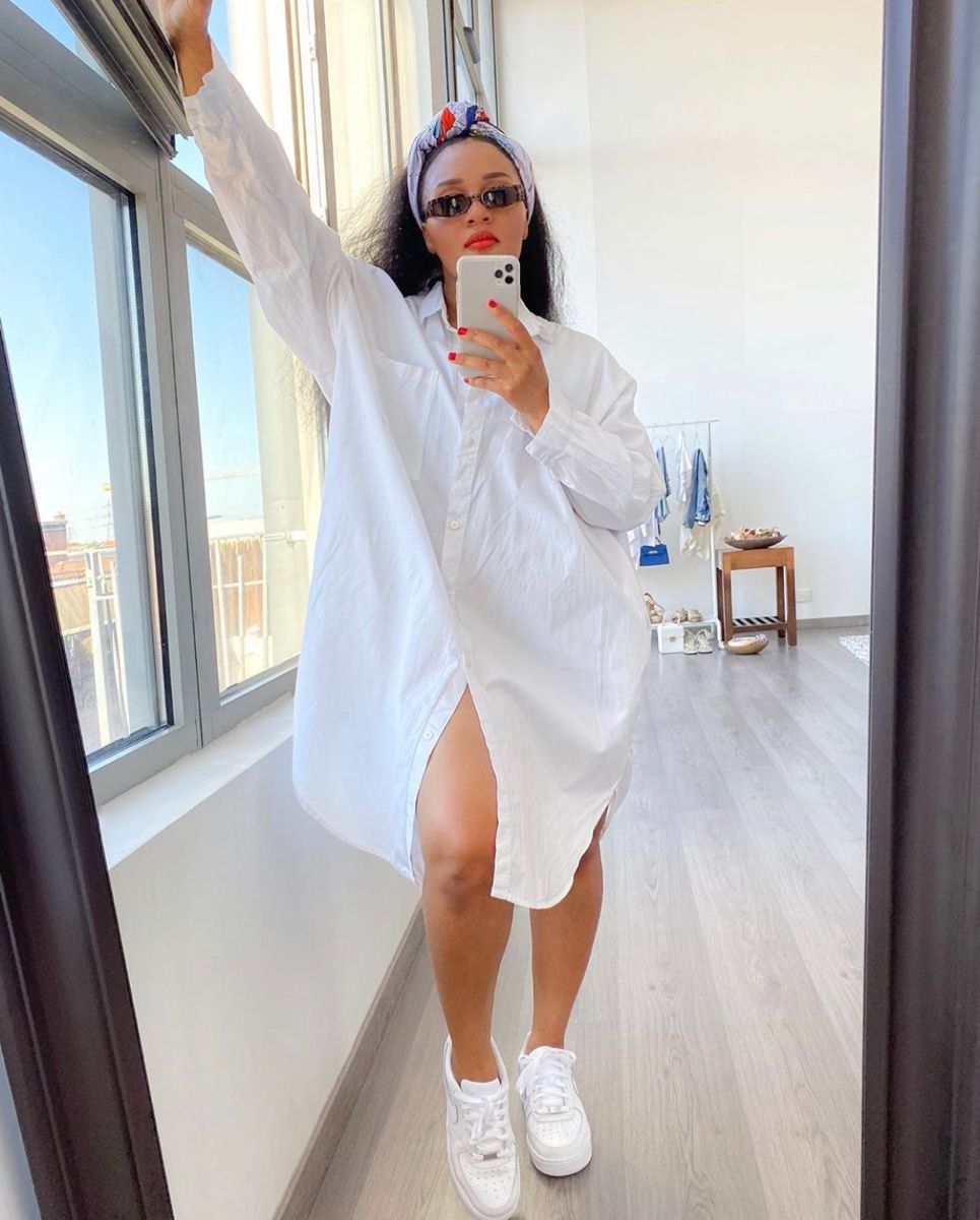 Small Fashion Details - clean white shoes 