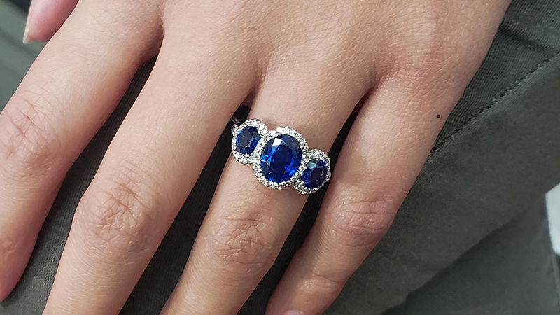 sapphire engagement ring 3 stones