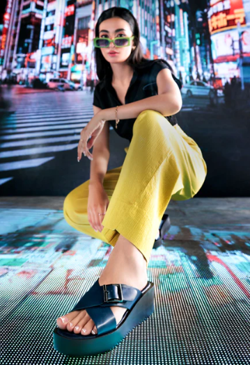 Model in Wedge heel sandals