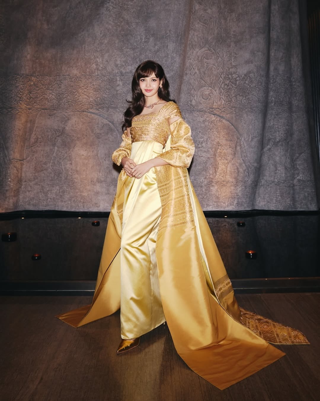 BLACKPINK Lisa looks stunning in vintage Balmain Haute Couture influenced by Queen Sirikit for the “LISA X Amazing Thailand” Gala, where she was named a new Amazing Thailand Ambassador by the Tourism Authority of Thailand (TAT) as part of the “Feel All the Feelings” campaign.
