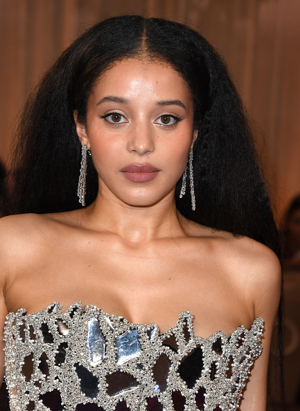 Chase Infiniti Payne attended the 2026 Golden Globe Awards at The Beverly Hilton Hotel, wearing a custom Louis Vuitton two-tone outfit and De Beers Arpeggia five-line earrings set in 18K white gold.