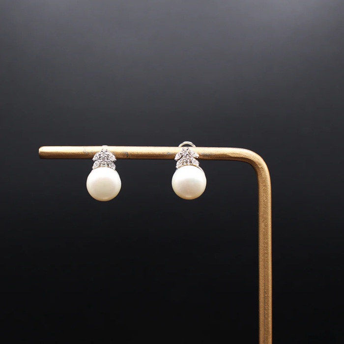 Pearl with Diamond tops