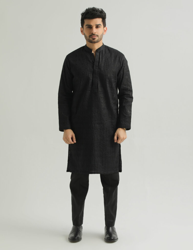 model in Shalwar Kameez