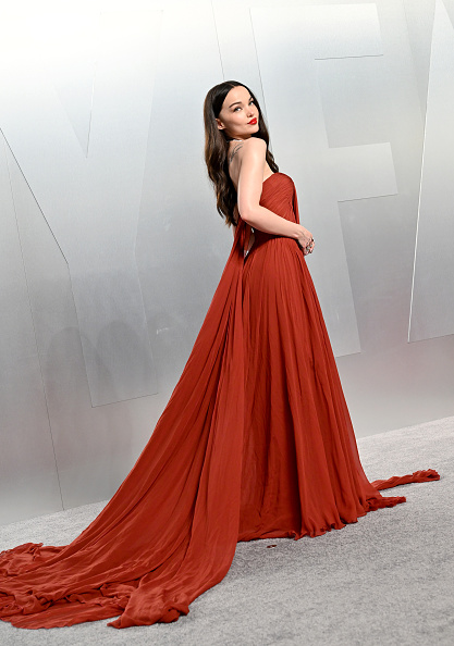 Dove Cameron donned a deep red strapless gown from Georges Hobeika Haute Couture’s Fall/Winter 2025/2026 “The New Order” collection, which featured a ruched sweetheart neckline top, a long back train, and a pleated skirt.