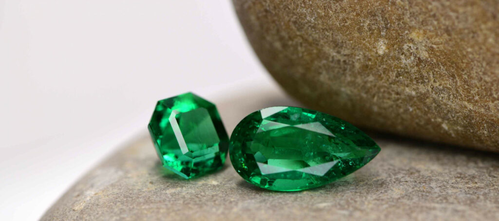 Emerald stone Color