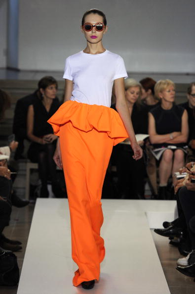 Simone Ashley stepped out for the London premiere of “The Devil Wears Prada 2” in a round-neck top tucked into a peplum maxi skirt, drawing inspiration from Jil Sander’s Spring/Summer 2011 collection.