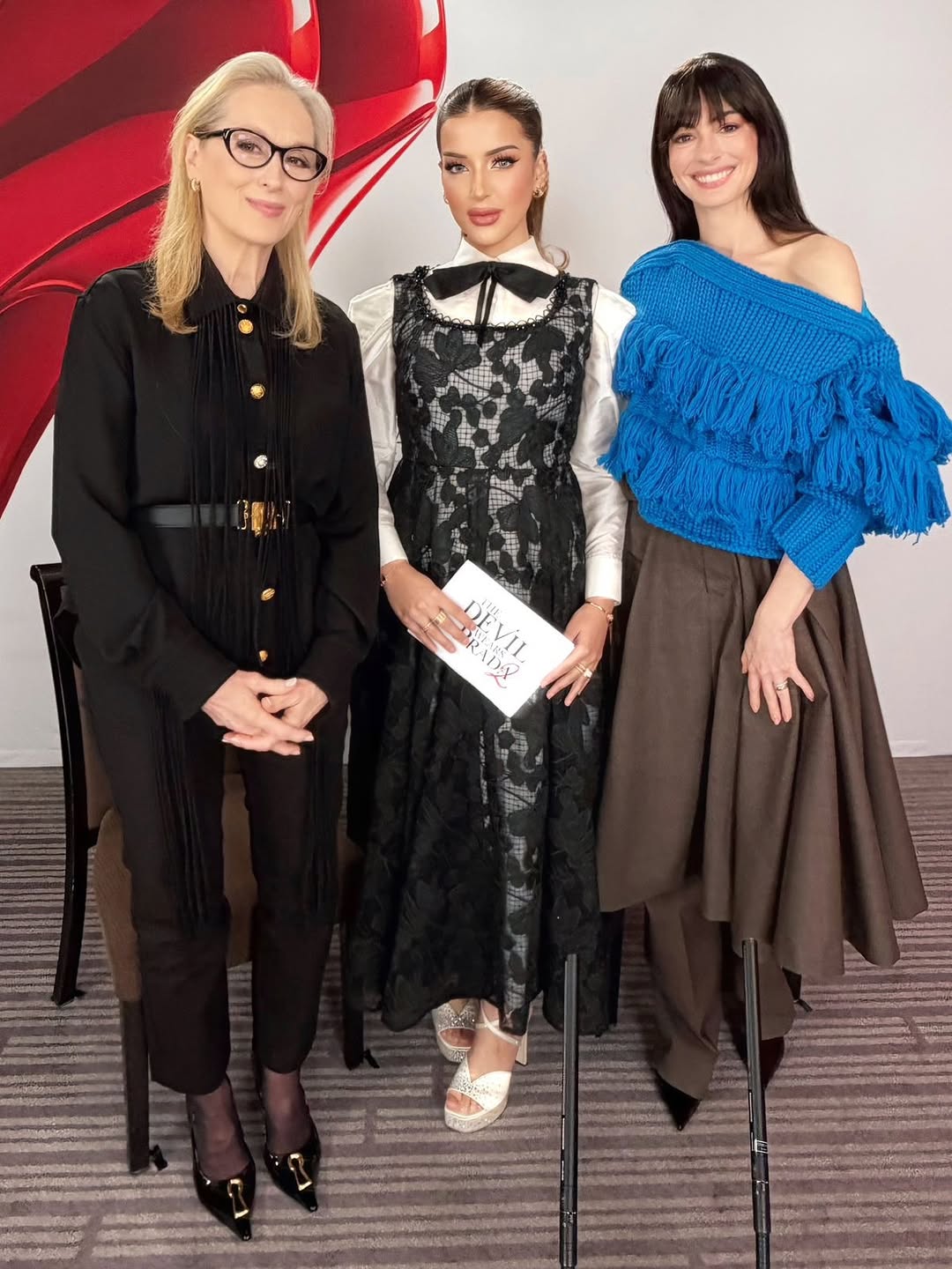 Anne Hathaway was photographed posing with Indonesian beauty influencer and YouTuber Tasya Farasya and co-star Meryl Streep before walking to the red carpet.