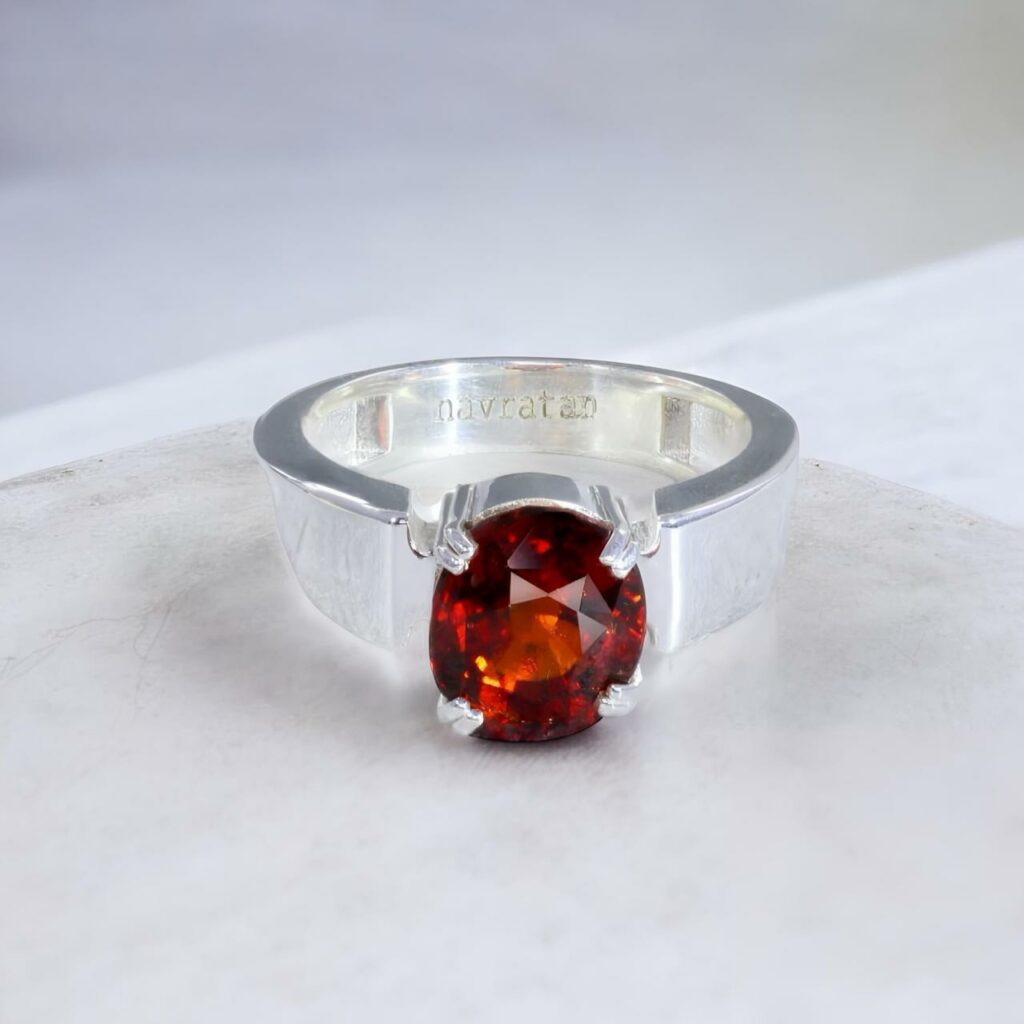 Ring with garnet stone