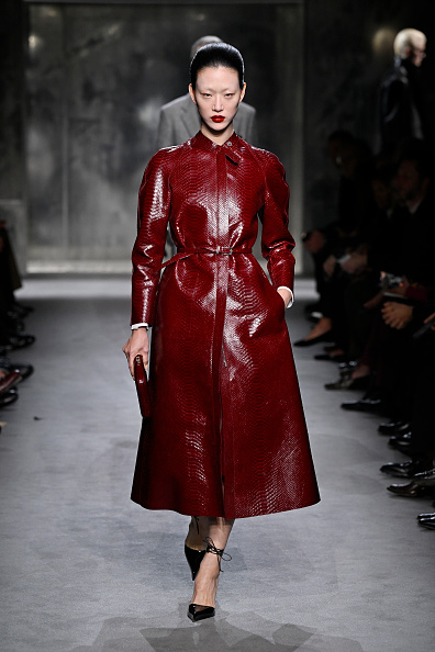 A model walked down the runway in Tom Ford’s Women’s Fall/Winter 2025–2026 collection, wearing a ruby-red printed leather and washed Duchesse biker coat also seen on Jennifer Lopez during the “Office Romance” New York premiere.