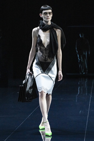 Fashion model Brooke Gable walked the catwalk for Tom Ford’s Spring/Summer 2026 ready-to-wear collection in a two-tone, backless lace slip short dress—an outfit also worn by Anya Taylor-Joy at the “Lucky” photocall in London.