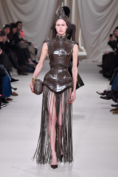 Ashi Studio’s Haute Couture Spring/Summer 2026 collection, “The Beginnings,” showcased an alligator-embossed leather fringe ensemble that evoked the structure of body armor—an outfit later donned by Teyana Taylor for the brand’s Haute Couture Fall/Winter 2026/2027 show, “A Different Skin.”