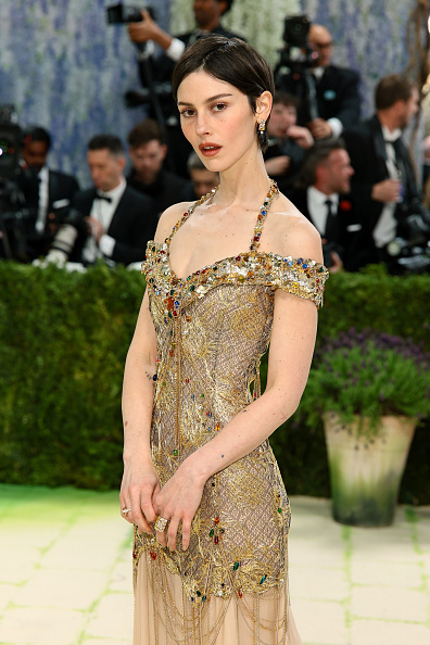 Her dress also showcased a floor-length chiffon skirt and was teamed with Manolo Blahnik “Liami” sandals and Chanel jewelry