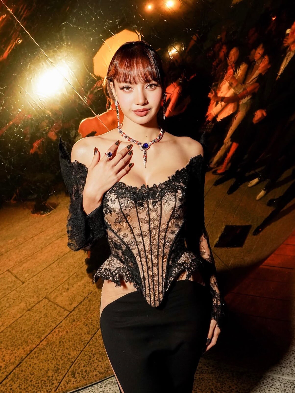 Blackpink Lisa enhanced her red-carpet ensemble with pieces inspired by BVLGARI’s Serpenti High Jewelry collection
