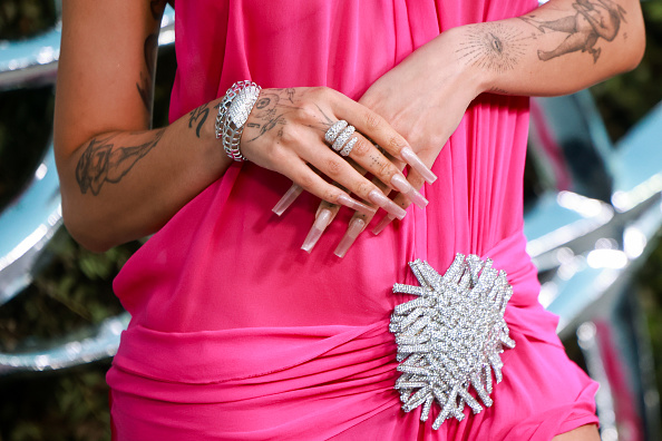 Doja Cat completed the look with Maison H. Jewels.