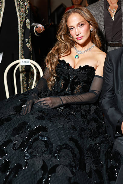 Jennifer Lopez team paired a jaw-dropping diamond statement necklace by Dolce & Gabbana High Jewelry