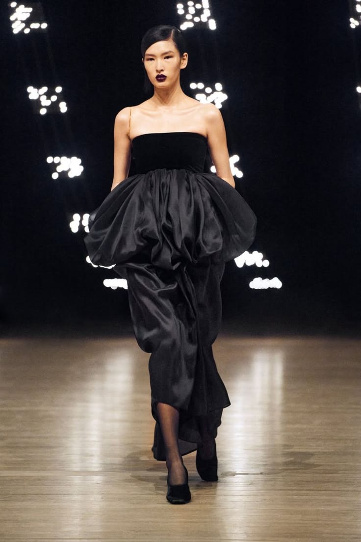 Catherine Holstein’s Khaite Fall/Winter 2026 collection featured a black “Bronte” gown with a strapless velvet bodice and voluminous, pleated silk-organza bubble skirt