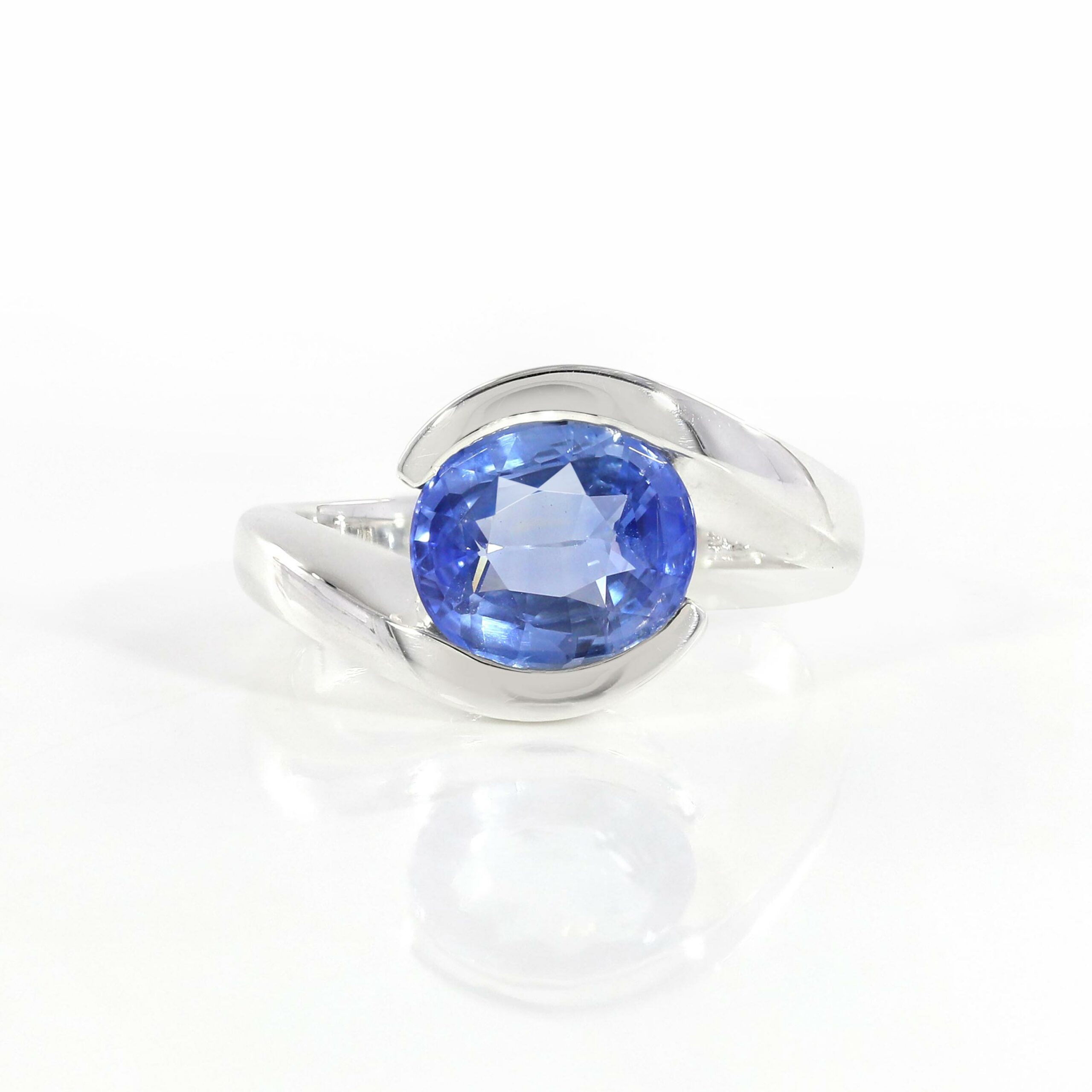 Gemstone Jewelry vs Traditional Gold Jewelry