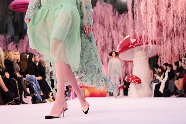 At Chanel’s Spring/Summer 2026 Haute Couture show, French model Didi Degand glided down the runway in refined two-tone slingback pumps pairing baby pink with black.
